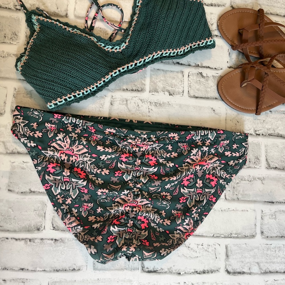 Bikini Bundle - Picture 4 of 7